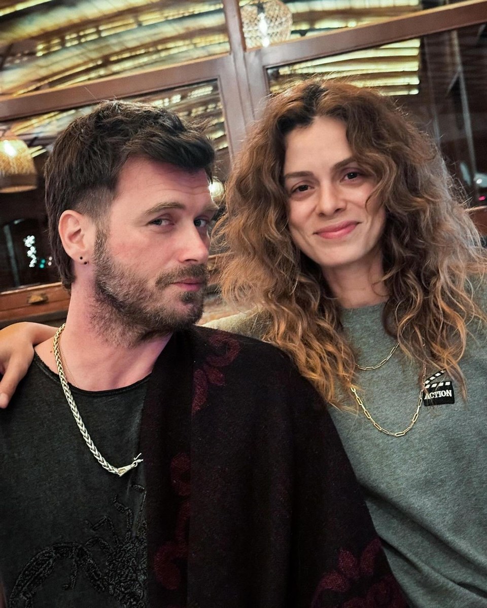 Saç rengini açtıran Özge Özpirinçci'den Kıvanç Tatlıtuğ paylaşımı - 1