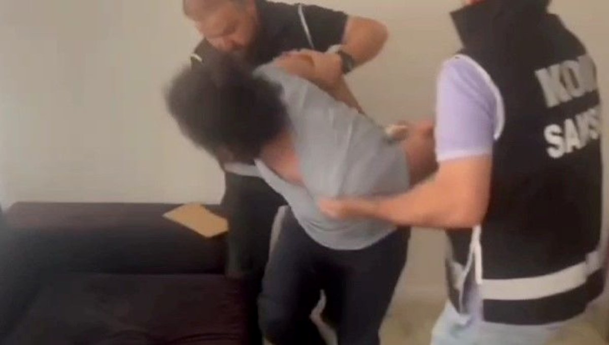 Sigara kaçakçısı, 22 yıl hapis cezası ile aranan katil çıktı Sigara kaçakçısı, 22 yıl hapis cezası ile aranan katil çıktı