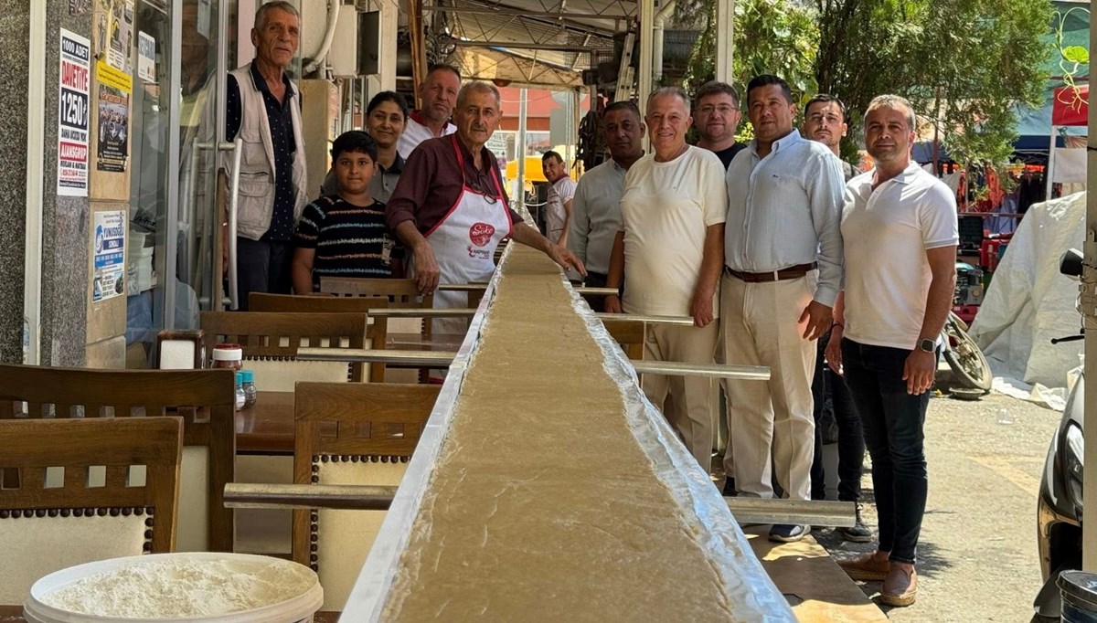 Festivale 13 buçuk metrelik pide damga vurdu: Bu yıl 2 katına çıkardılar Festivale 13 buçuk metrelik pide damga vurdu: Bu yıl 2 katına çıkardılar