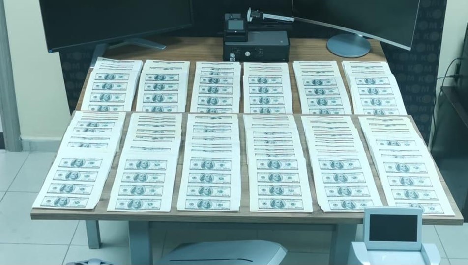 Kocaeli'de sahte 1,5 milyon dolar ele geçirildi