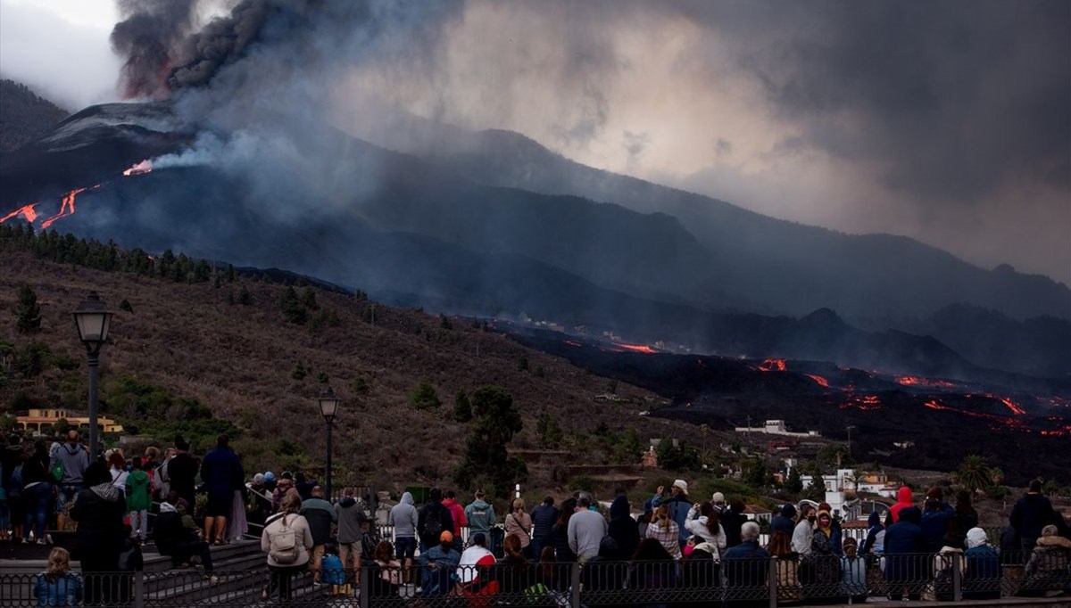La Palma Adası'ndaki yanardağ felaketine turist akını