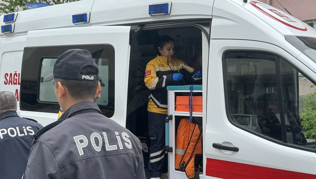 Baba ile kızı bıçaklı kavgada birbirini yaraladı Baba ile kızı bıçaklı kavgada birbirini yaraladı