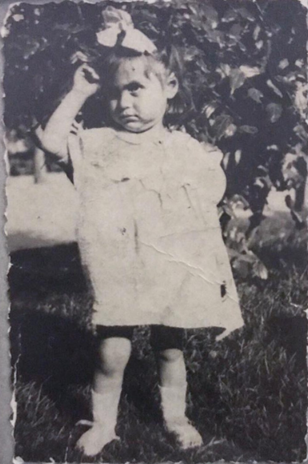 Su Burcu Yazgı Coşkun'dan nostaljik kare (Ünlülerin çocukluk ve gençlik halleri) - 633