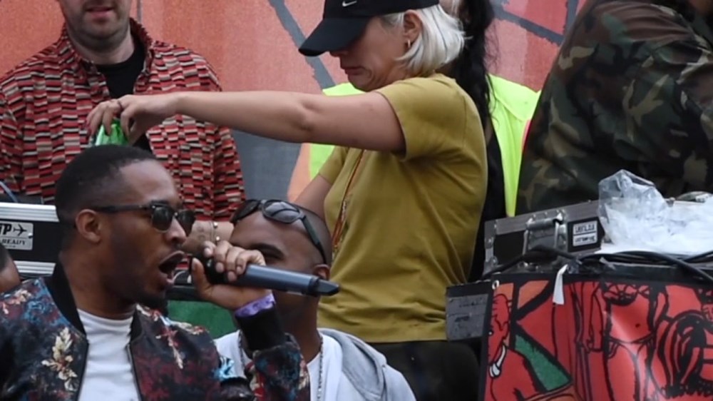 Lily Allen Notting Hill Festivali’nde dağıttı - 1