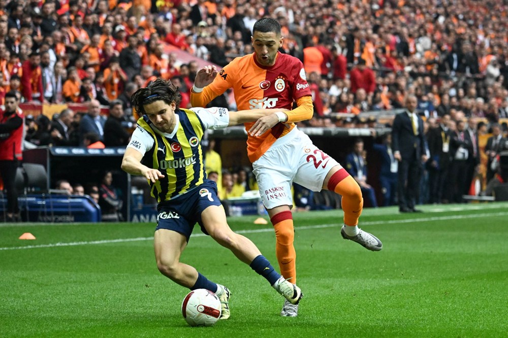 Fenerbahçe, derbide Galatasaray'ı yendi: Süper Lig'de şampiyonluk son haftaya kaldı - 30