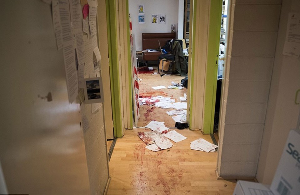 Fransa'daki Charlie Hebdo katliamı sonrası çekilen ilk fotoğraf yayınlandı - 1