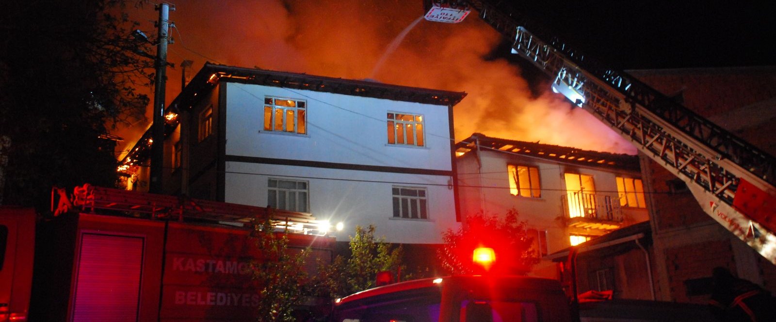 Kastamonu�da 4 ev yandı NTV