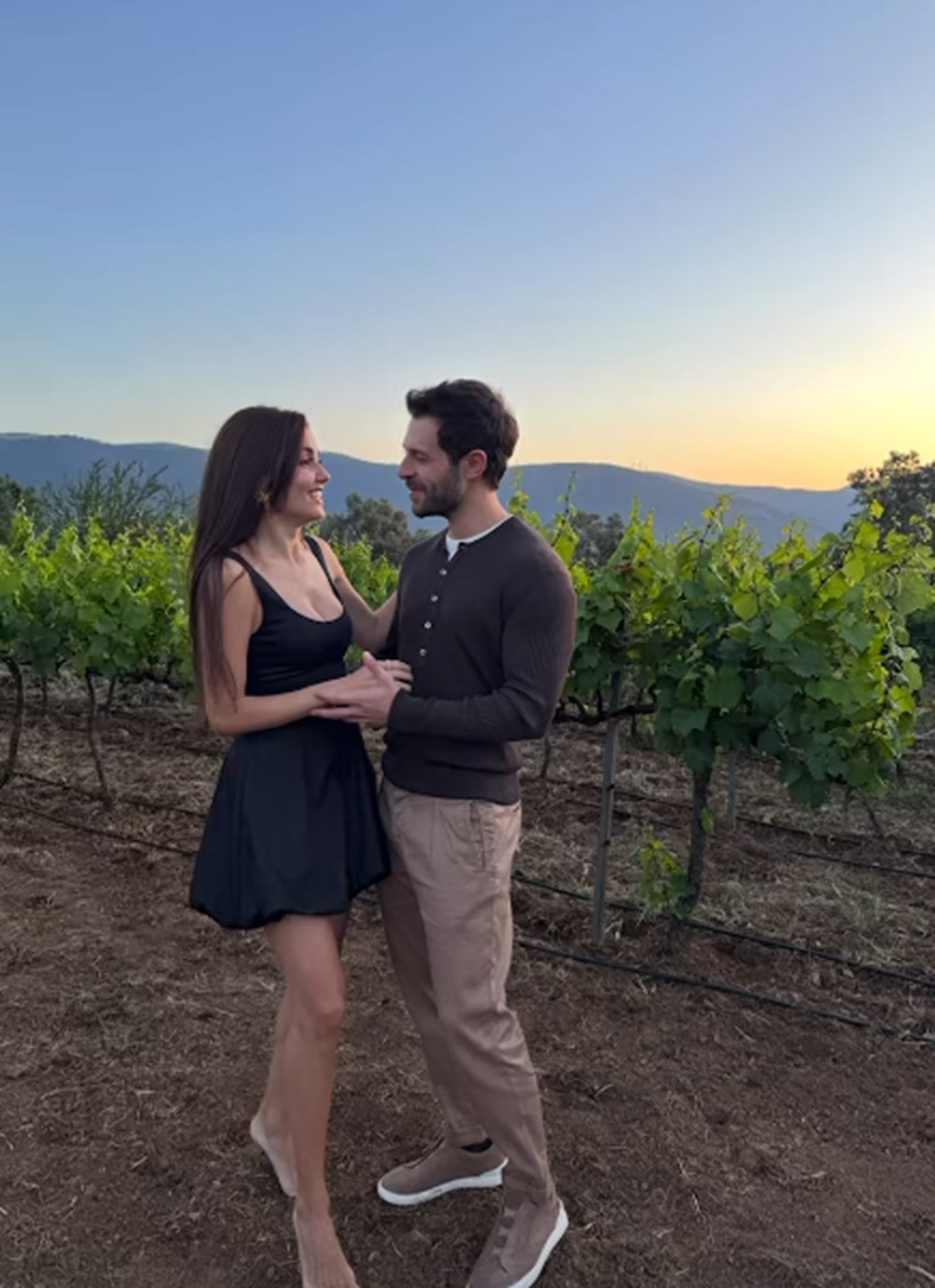 Hande Erçel ile Hakan Sabancı, ikinci yıl dönümlerini kutladı - 9