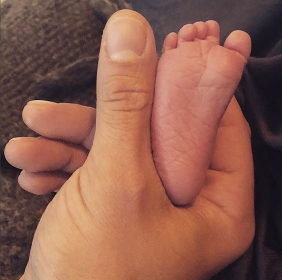 Jessica Alba'nın oğlu Hayes 2017'nin son ünlü bebeği oldu - 1