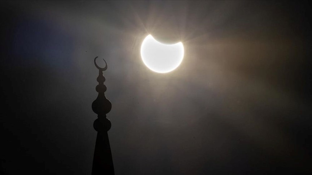 "Süper Ay" ve "Şeytan Boynuzu" Güneş tutulması aynı anda görülecek: Güneş tutulması ne zaman, saat kaçta? - 2
