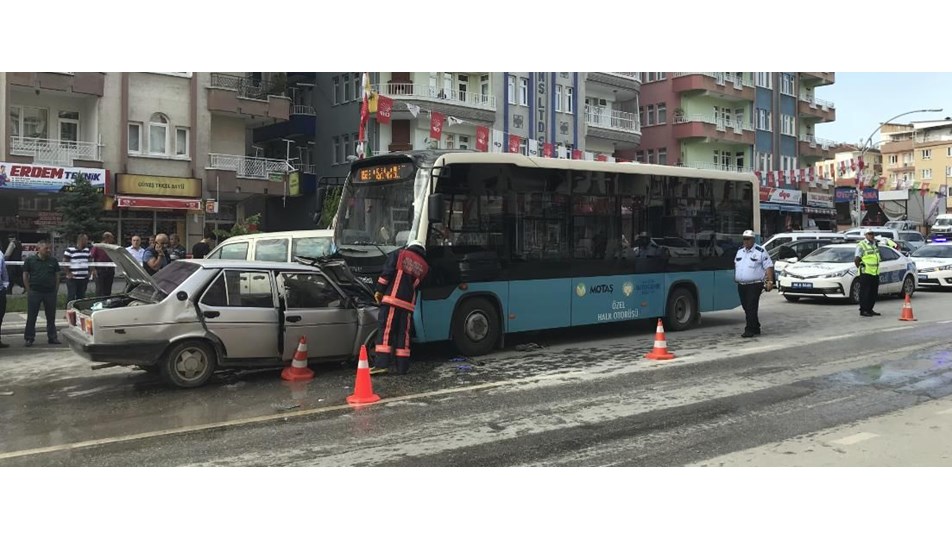 Malatya Da Otomobil Ile Halk Otobusu Carpisti 1 Olu 1 Yarali Ntv