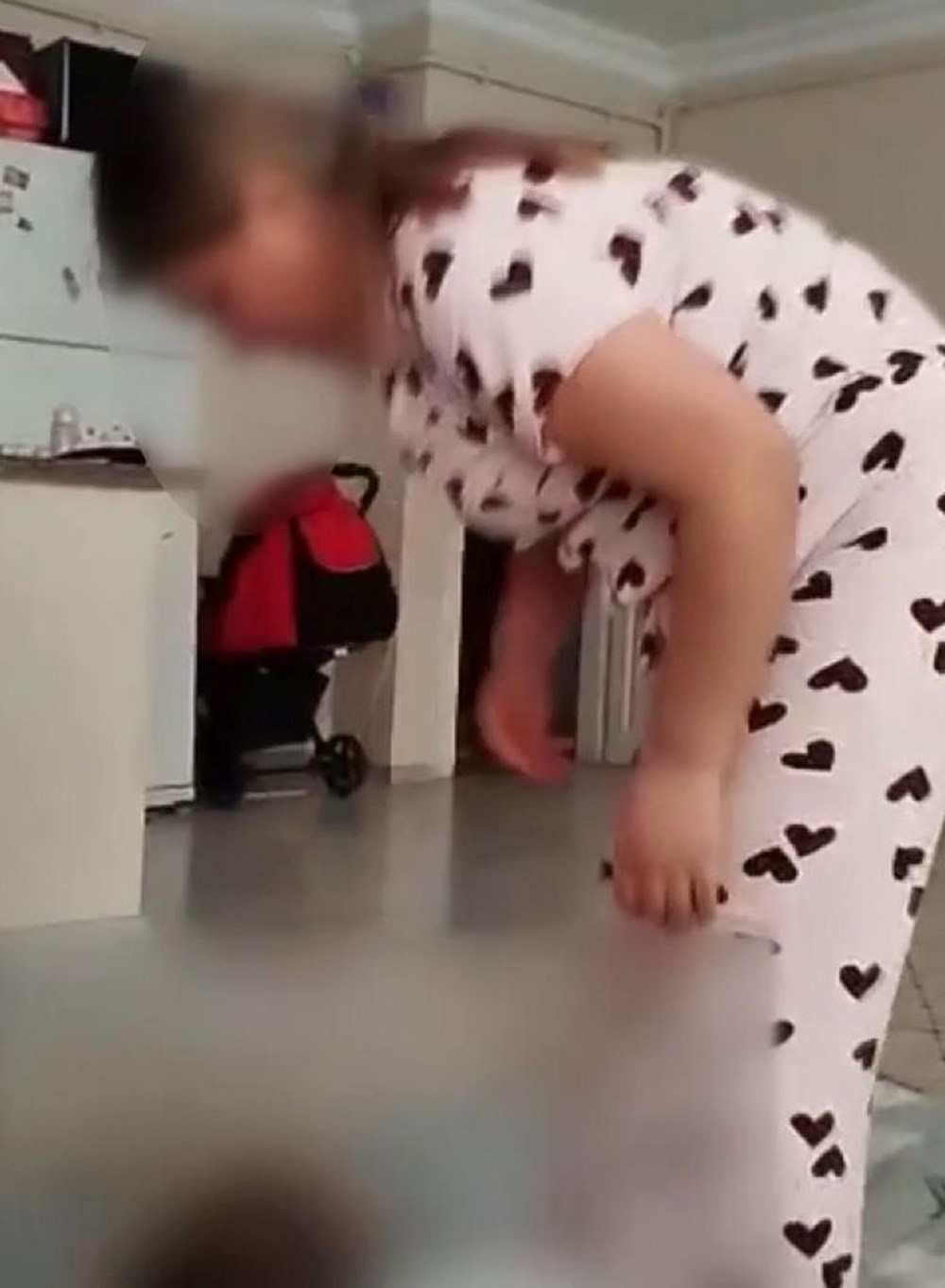 İstanbul'da Özbek bakıcı dehşeti: Bebeği tekme tokat dövdü 76