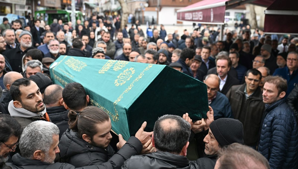 Bakırköy'de TIR'ın altında kalarak hayatını kaybeden 4 kişi son yolculuğuna uğurlandı