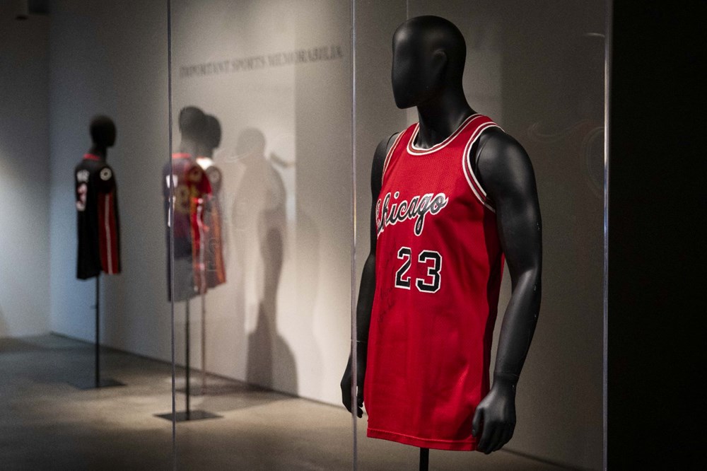 Michael Jordan ve Kobe Bryant’ın Çaylak Sezonu Forması Müzayedede: 20 Milyon Dolarlık Rekor Beklentisi! 74 j8Hw04GQ