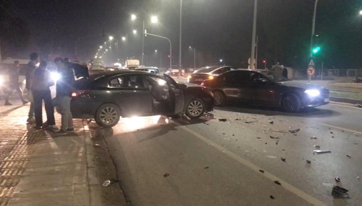 Mersin'de trafik kazası: 3 kişi yaralandı