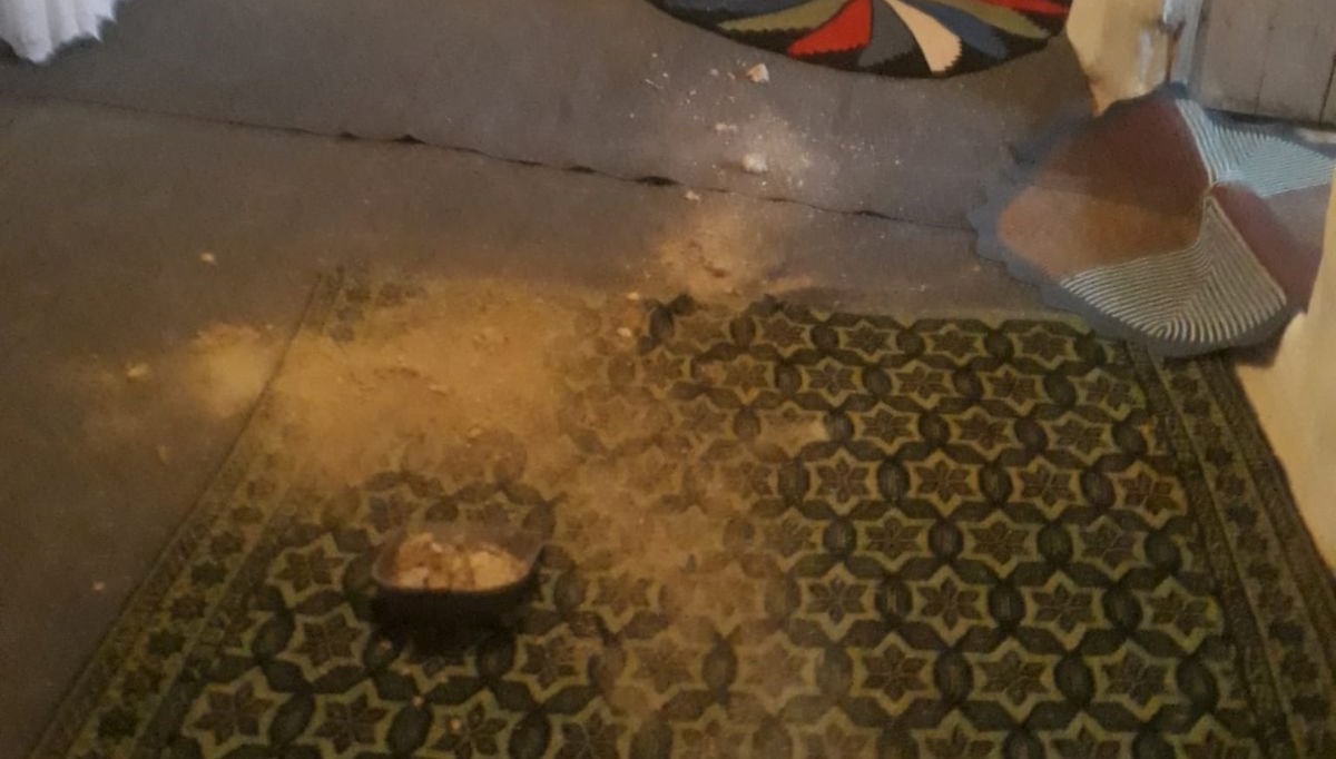 Sivas’taki depremde köydeki evlerin duvarlarında hasar Sivas’taki depremde köydeki evlerin duvarlarında hasar