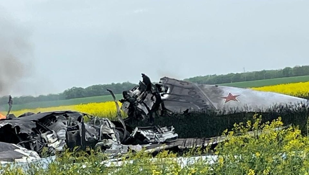 Rusya'da bombardıman uçağı düştü: 1 pilot öldü Rusya'da bombardıman uçağı düştü: 1 pilot öldü