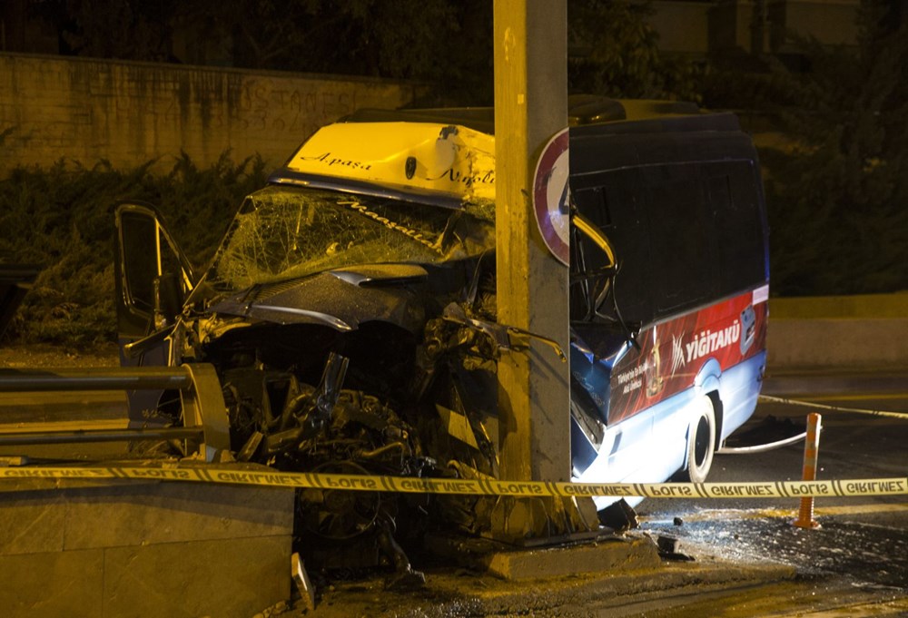 Ankara'da dolmuş yön levhası direğine çarptı: 1 ölü, 1 yaralı - 5