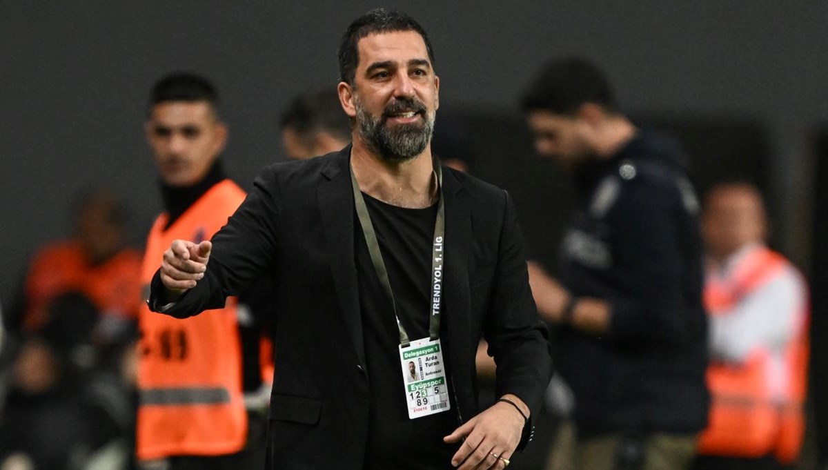 Teknik direktör Arda Turan aldığı cezalarla tarihe geçti Teknik direktör Arda Turan aldığı cezalarla tarihe geçti
