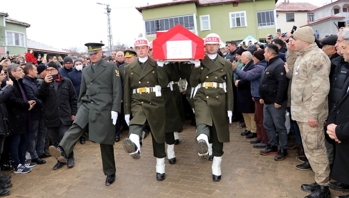 Pençe-Kilit şehitleri son yolculuklarına uğurlandı Pençe-Kilit şehitleri son yolculuklarına uğurlandı