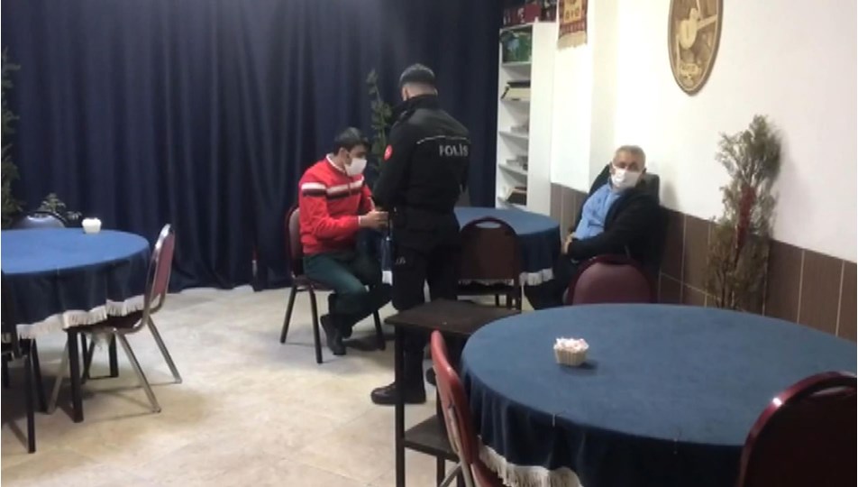 Kısıtlamada ‘cenazemiz var’ diyerek toplanıp kumar oynadılar