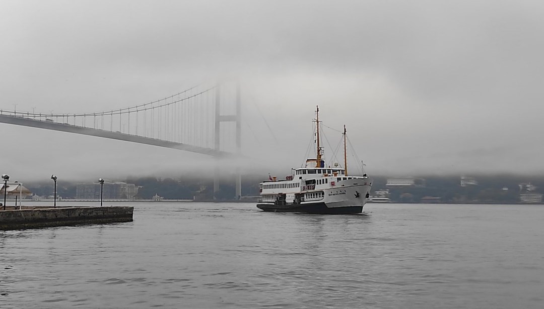 İstanbul Boğazı'nda sis etkili oluyor: Görüş mesafesi düştü