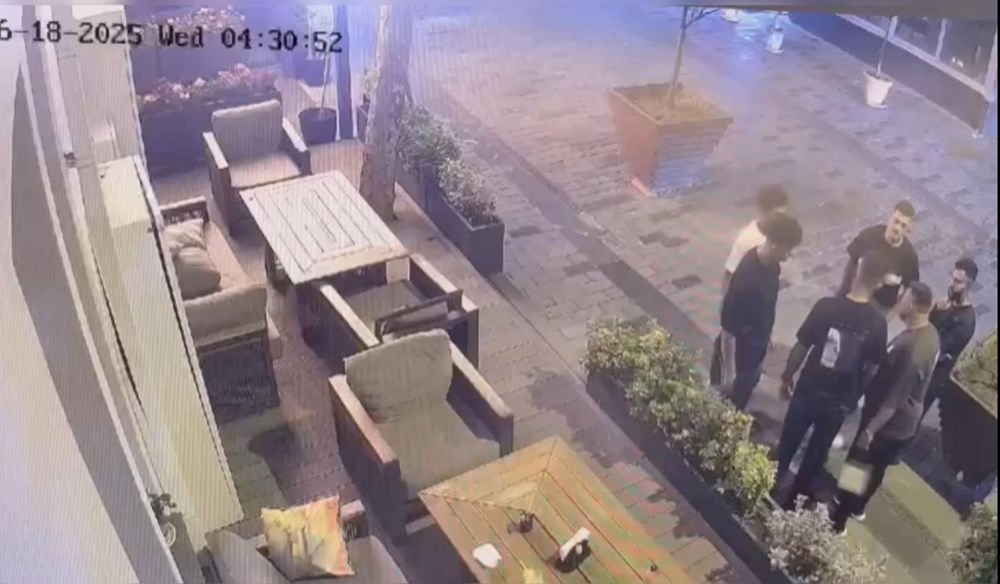 Taksim'de sözlü taciz: Maket bıçağı ile saldırdı - 2