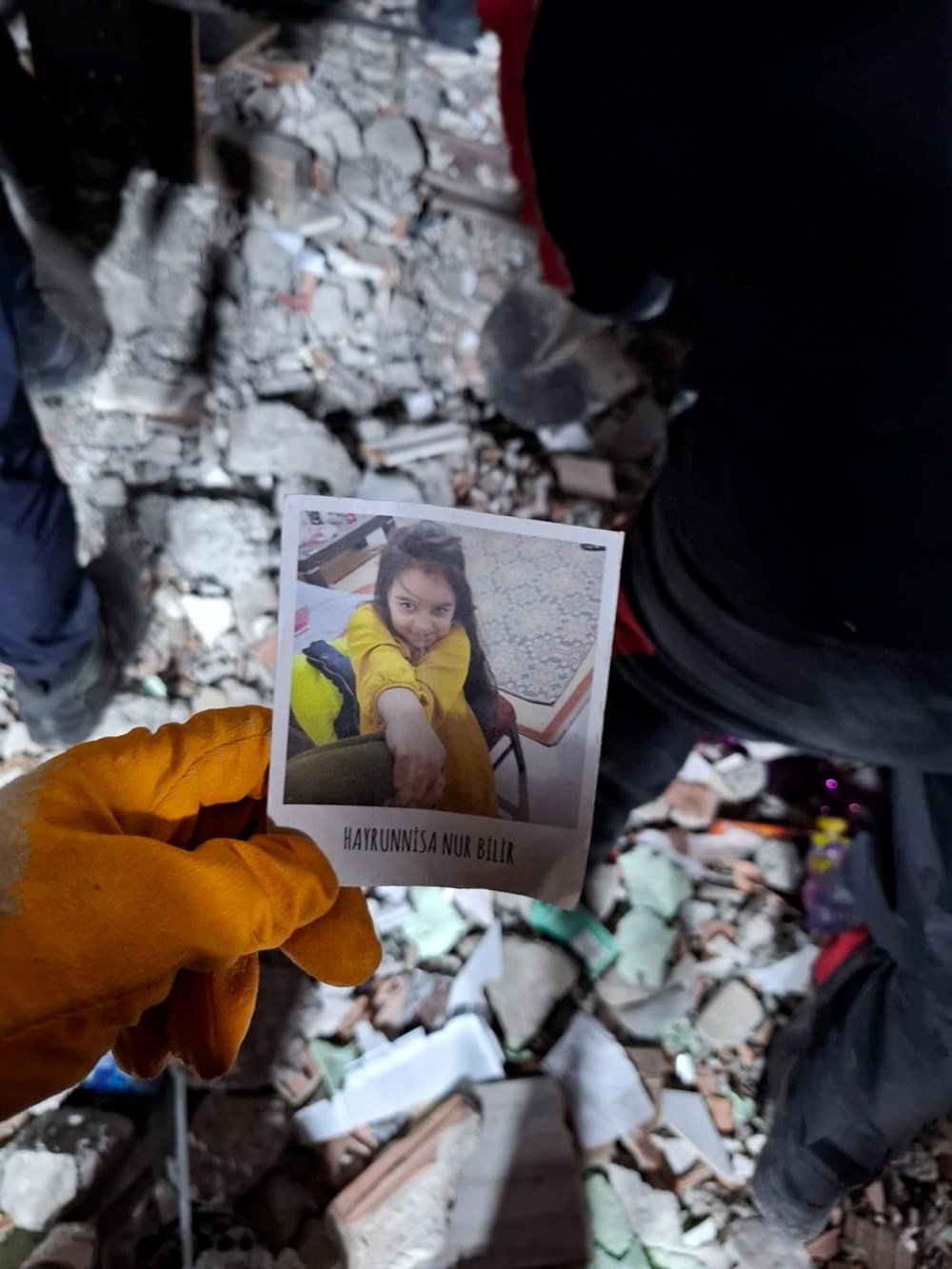 Gebze'de çöken binada 4 kişi öldü: Bilir ailesinden geriye bu not ve fotoğraf kaldı - 4