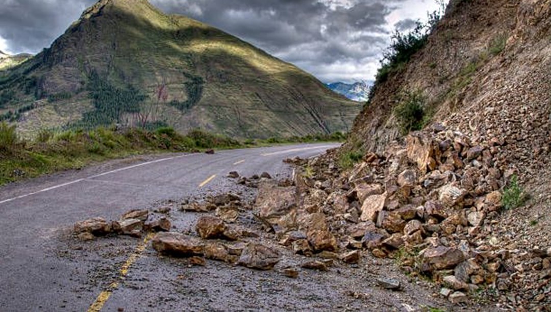 Endonezya'da toprak kayması: 10 kişi hayatını kaybetti