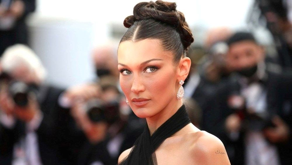 “İlk defa sahte bir yüz takmıyorum" demişti: Bella Hadid 2 yıl sonra podyumlarda - 6