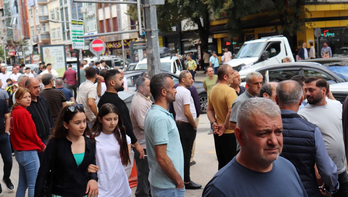 Torununa cezai işlem uygulayan polisi sandalyeyle yaraladı