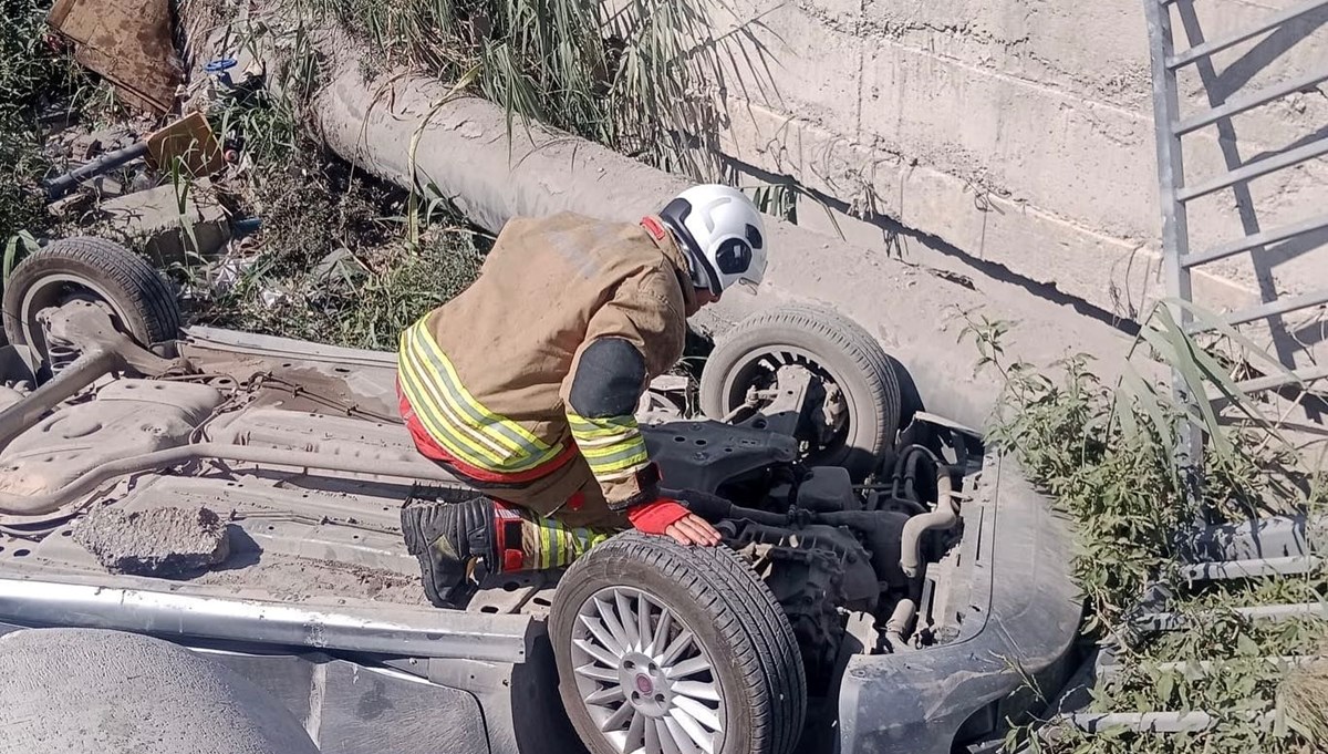 Menfeze devrilen otomobilin sürücüsü yaralandı