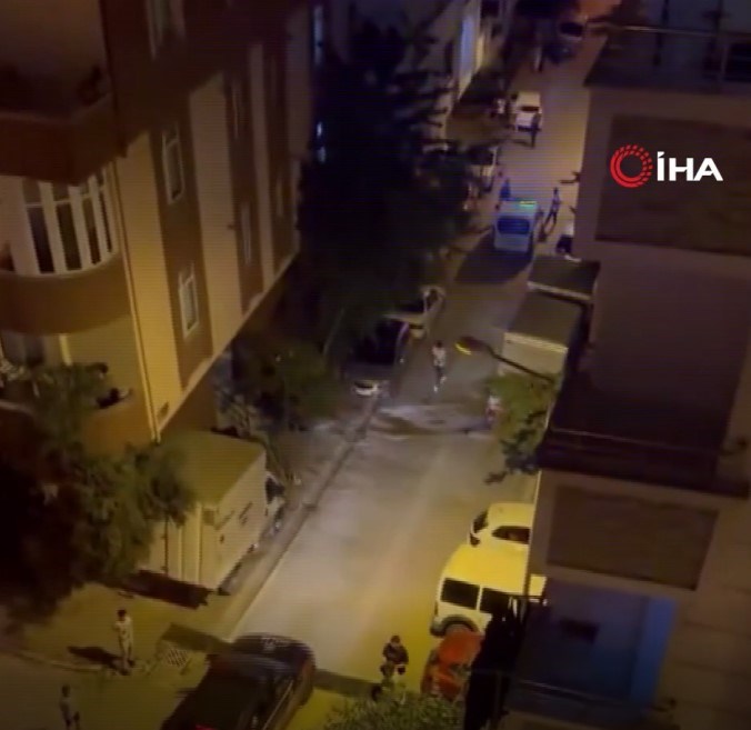 O sırada yaşananlar çevredekiler tarafından cep telefonu kamerasıyla görüntülendi