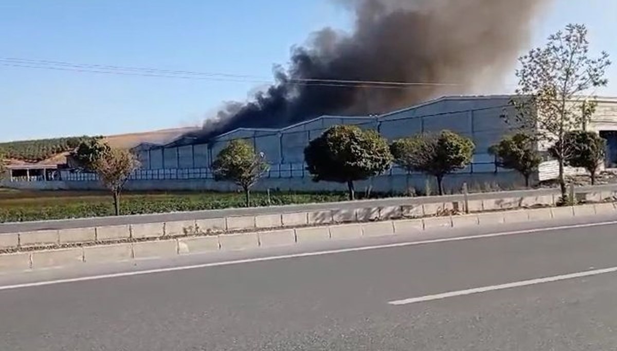Kahramanmaraş'ta fabrika yangını Kahramanmaraş'ta fabrika yangını