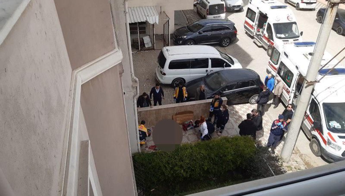 Bursa'da anneyle kızı 4'üncü kattan atladı Bursa'da anneyle kızı 4'üncü kattan atladı