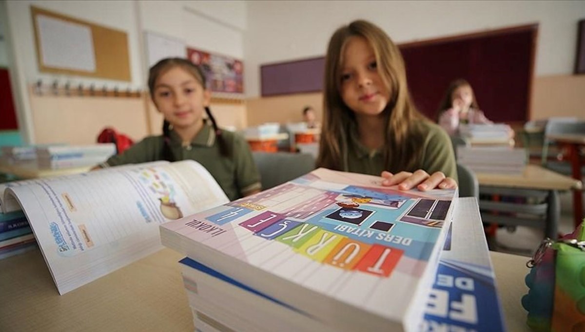 Ders saatleri kısalacak mı? MEB okullarda yeni müfredatı açıkladı Ders saatleri kısalacak mı? MEB okullarda yeni müfredatı açıkladı