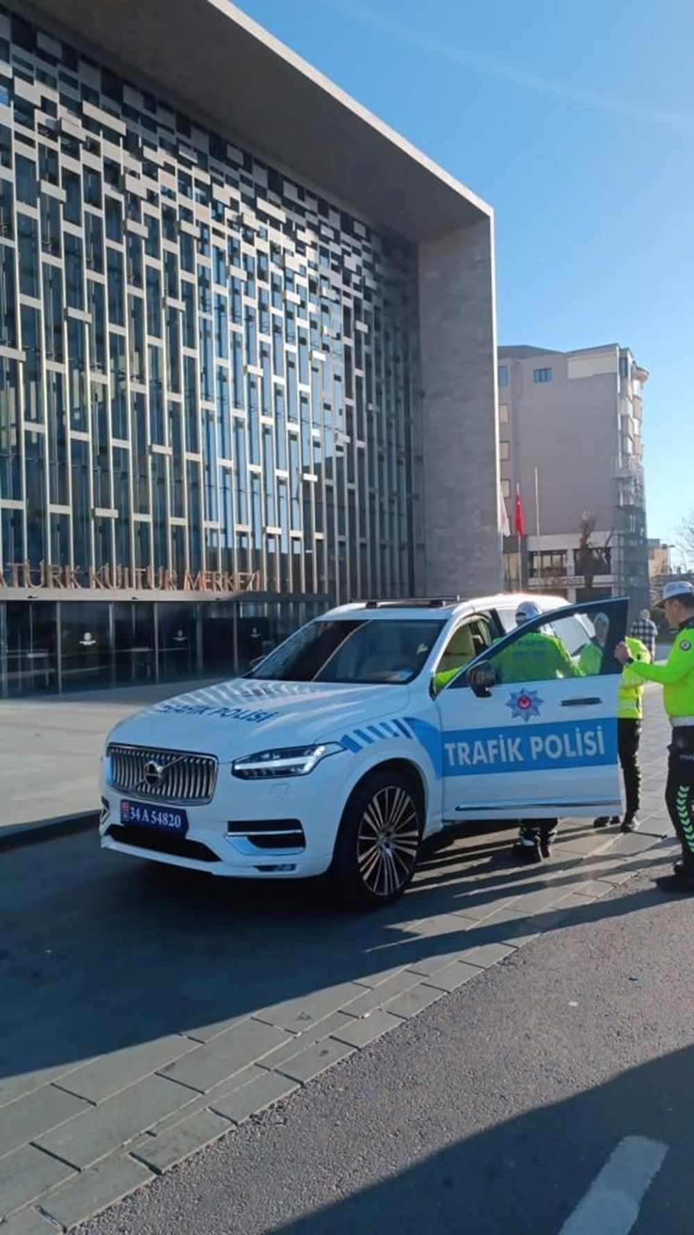 Ferrari devriyede: Vatandaşlar selfie çektiriyor (Bu lüks araçlar hangi çetelere ait?) - 31