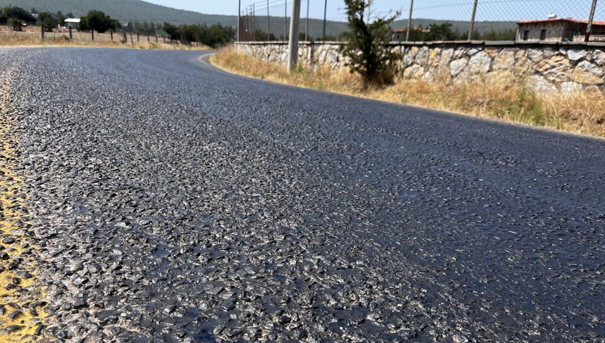 Hava sıcaklığı 45 dereceye ulaştı! Bodrum'da  asfalt eridi