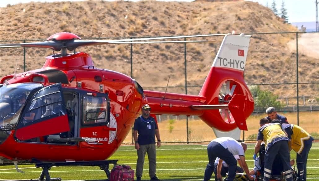 Hava ambulansı, tarlada çalışırken yaralanan vatandaş için havalandı