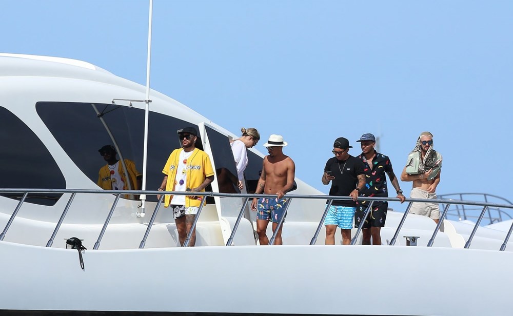 Neymar soluğu Ibiza'da aldı (31 Ağustos 2020 Magazin ve sanat turu) - 1