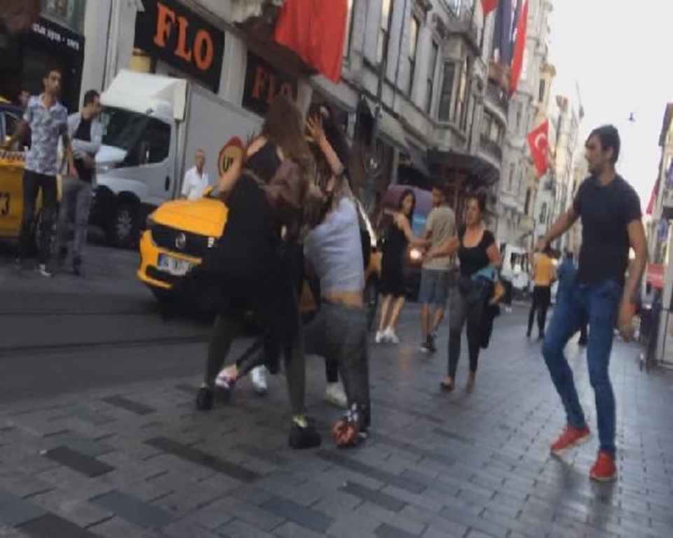 İstiklal Caddesi'nde 'meydan savaşı' - 1