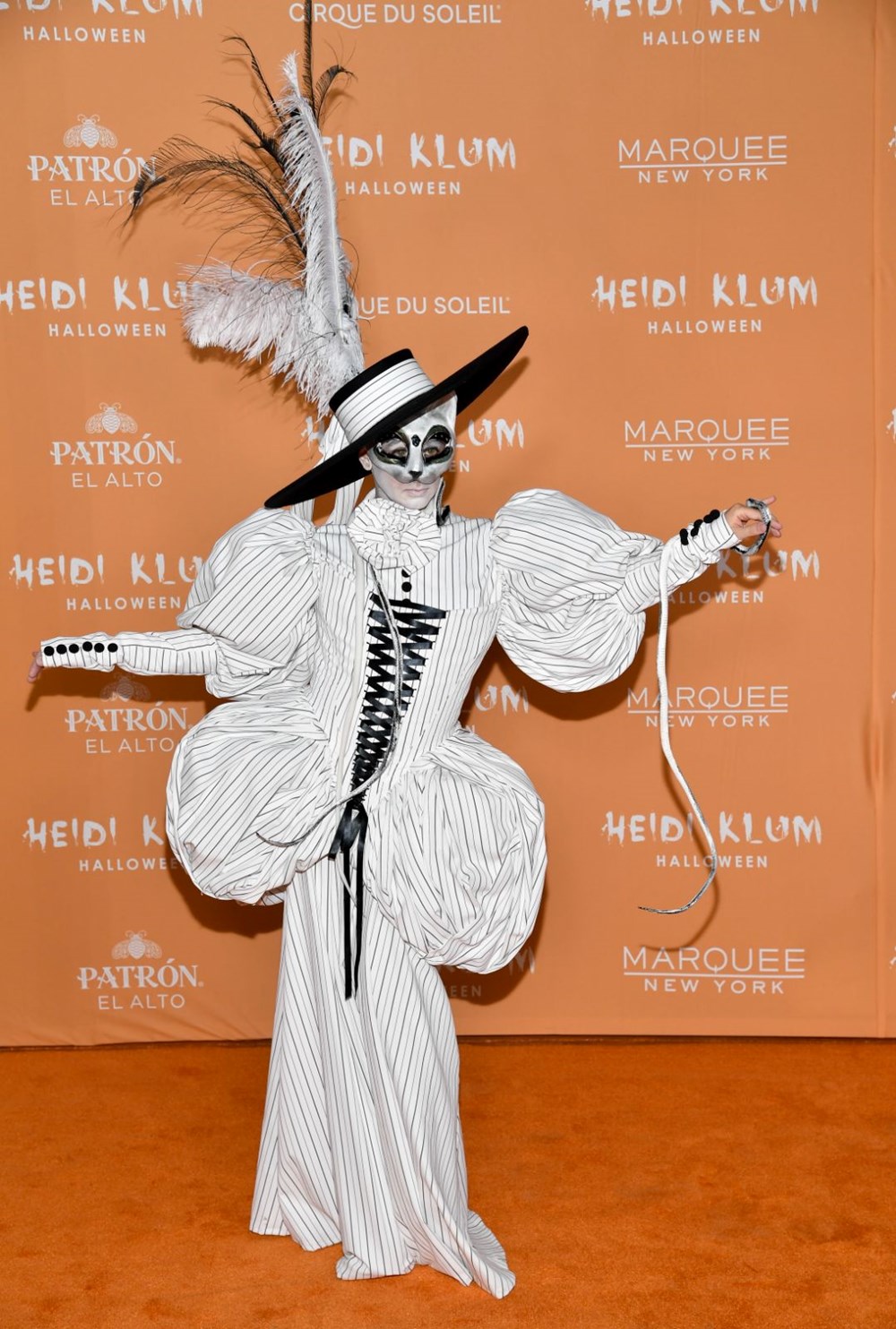 Heidi Klum'un geleneksel Cadılar Bayramı partisine ünlüler akın etti (2024'ün en iyi Cadılar Bayramı kostümleri) - 13