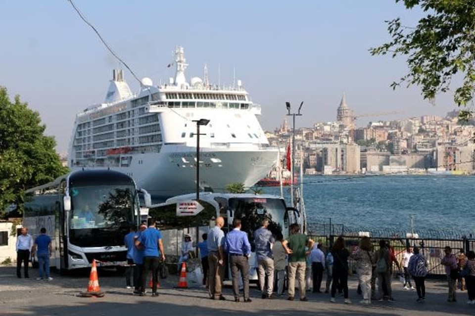 İstanbul'a 4 yıl aradan sonra ilk kruvaziyer gemisi geldi - 1