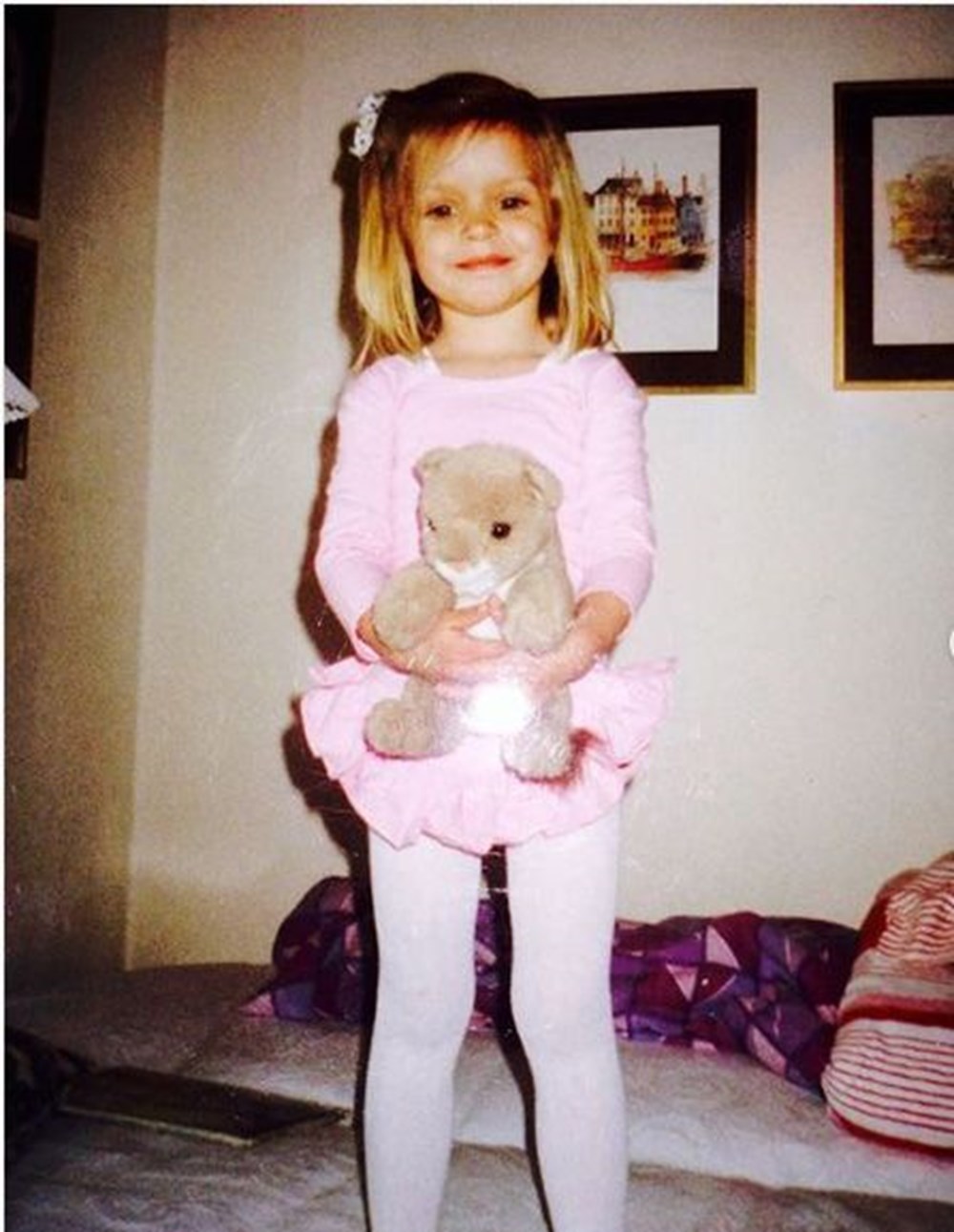 Nilgün Belgün takipçilerini geçmişe götürdü: Bu fotoğraf Marmaris'te çekildi (Ünlülerin çocukluk ve gençlik halleri) - 335