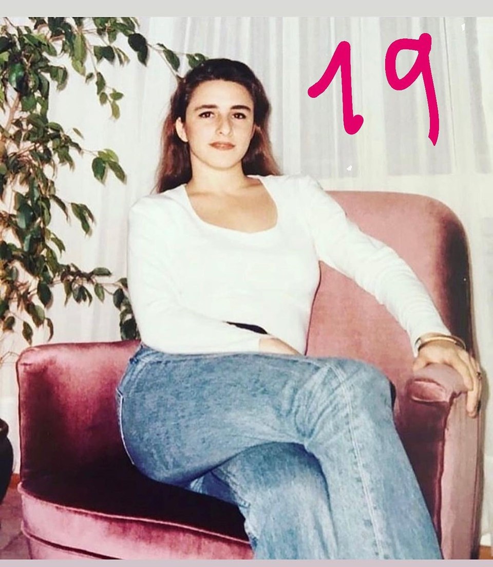 Esra Dermancıoğlu takipçilerini geçmişe götürdü: Çok güzeliz - 1