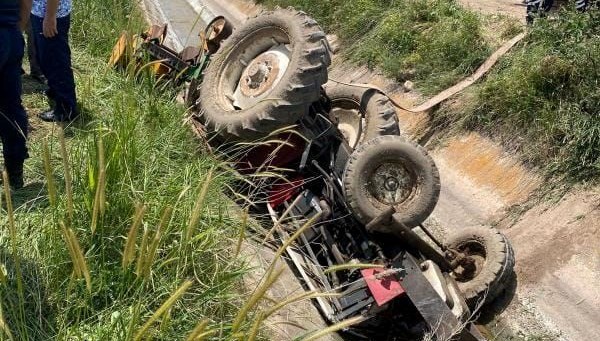 Traktör sulama kanalına devrildi: 1 ölü