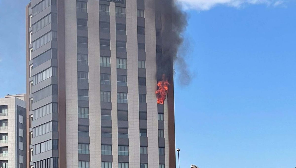 Gaziantep’te 13 katlı binada yangın paniği