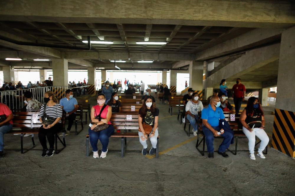 Venezuela'da aşılama başladı: 400 metre kuyruk - 6