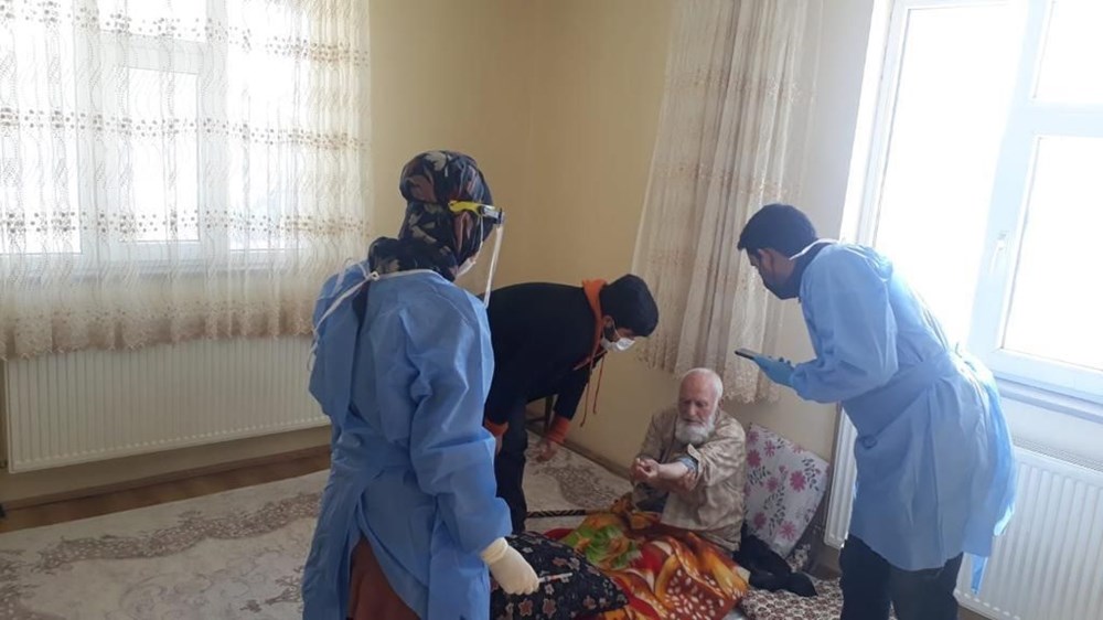 Ağrı'da filyasyon ekipleri karlı yolları aşıp, aşı yapıyorlar - 3