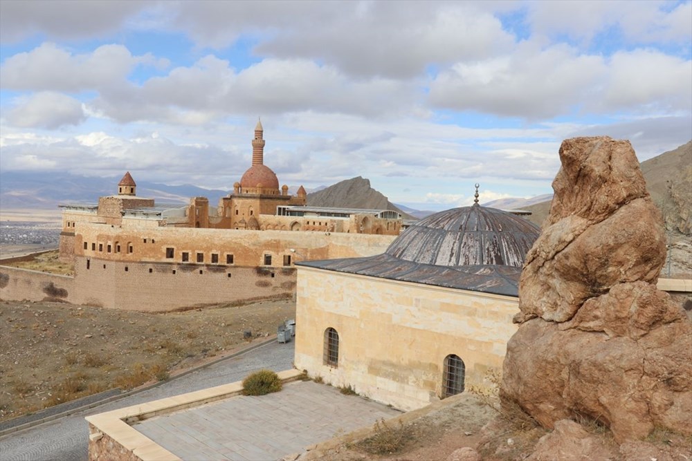 Anadolu'nun eşsiz mimari örneği: İshak Paşa Sarayı - 11